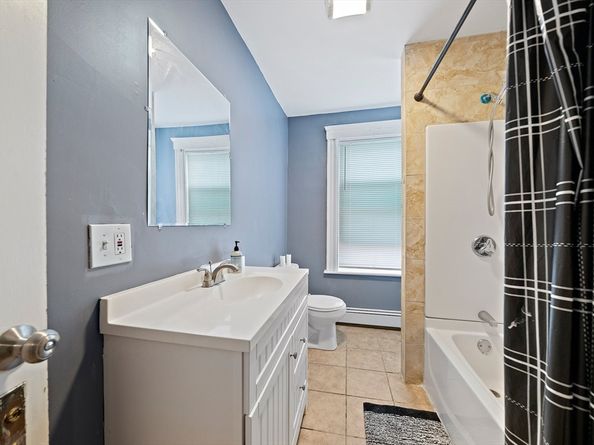 10 Trowbridge Rd, Worcester MA 01609
