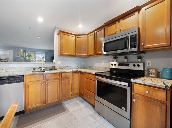 67 Boxberry Ln 67, Rockland MA 02370