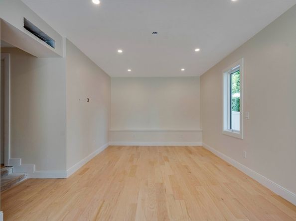 72 Wallis Rd, Brookline MA 02467