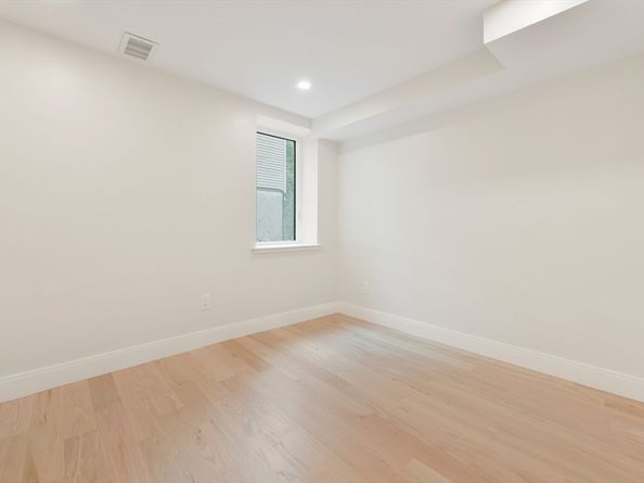 72 Wallis Rd, Brookline MA 02467
