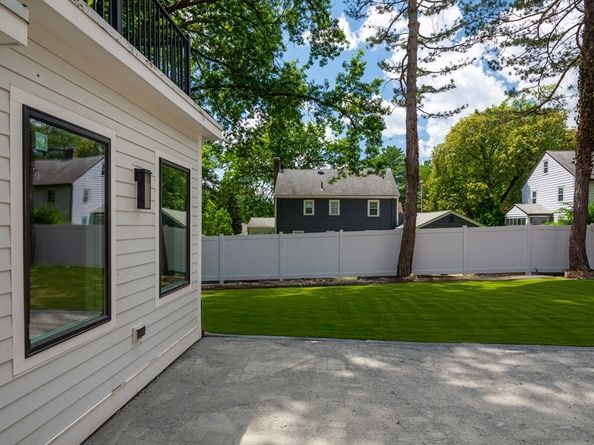 72 Wallis Rd, Brookline MA 02467