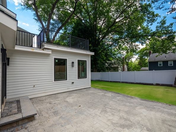 72 Wallis Rd, Brookline MA 02467