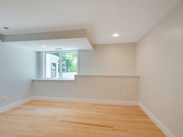 72 Wallis Rd, Brookline MA 02467