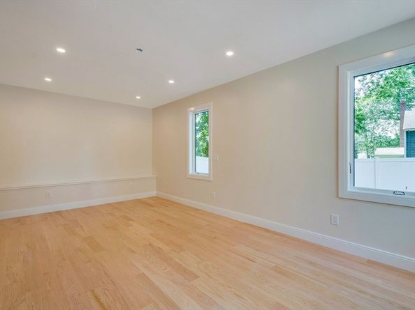 72 Wallis Rd, Brookline MA 02467