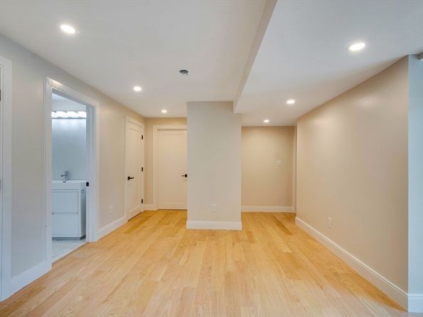 72 Wallis Rd, Brookline MA 02467