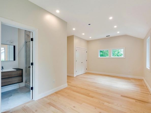 72 Wallis Rd, Brookline MA 02467