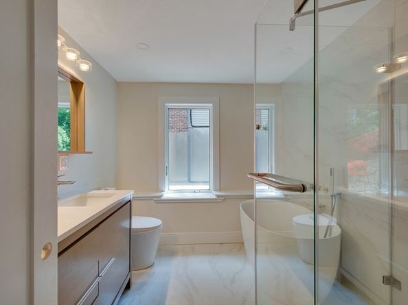 72 Wallis Rd, Brookline MA 02467