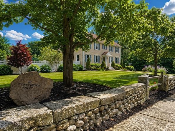 10 Stoneybrook Drive, Bridgewater MA 02324
