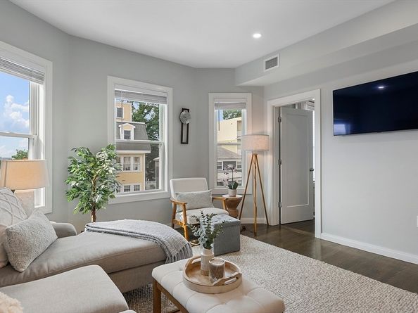 804 E 6th St 2, Boston MA 02127