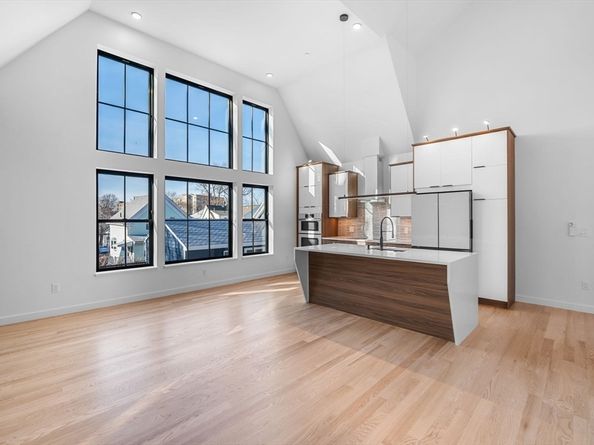 11 Boynton St. 203, Swampscott MA 01907