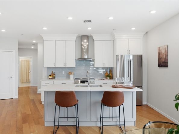 267 Old Colony 606, Boston MA 02127