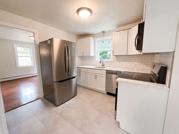 48 Woodlawn St, Randolph MA 02368
