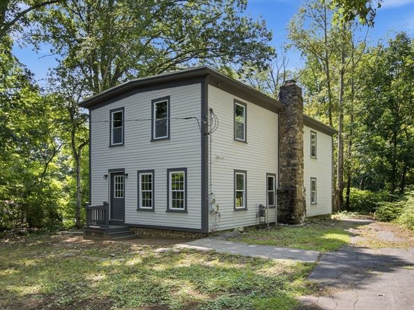 138 Marshall Rd, Fitchburg MA 01420
