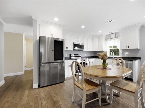 25 Riverside Dr. 25, Lakeville MA 02347