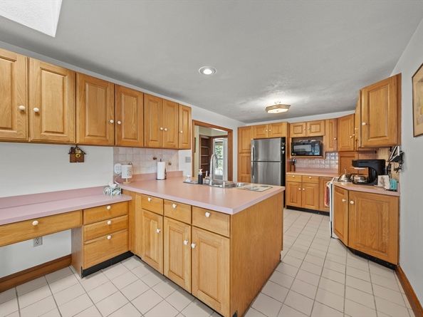 52 Wyman St, Woburn MA 01801
