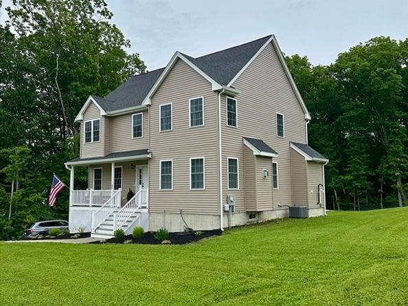 17 Noble Street, Dudley MA 01571