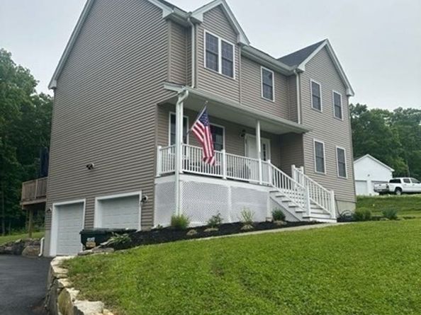 17 Noble Street, Dudley MA 01571