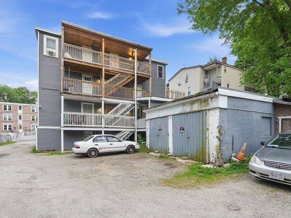 88 Cross St, Southbridge MA 01550