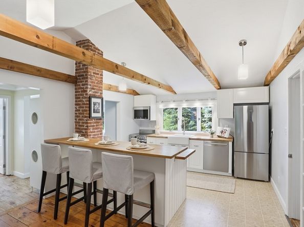 116 White Pond Rd, Stow MA 01775