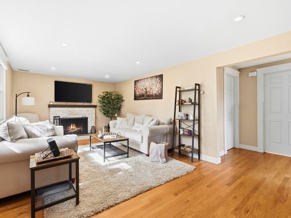 34 Washington Ave, Burlington MA 01803