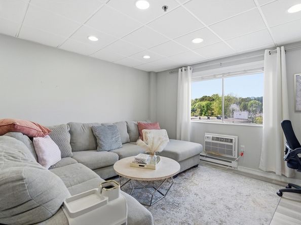 64 Foster St 305, Peabody MA 01960