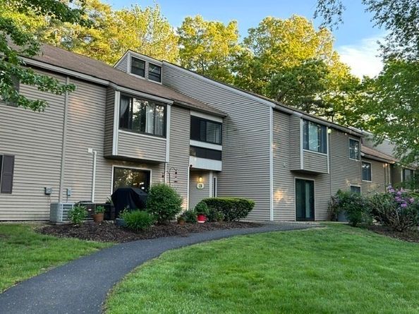 3 Thayer Pond Drive 17, Oxford MA 01537