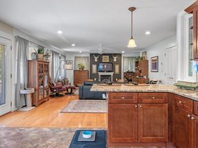 9 Oxford Rd, Gloucester MA 01930