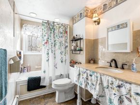 33 Quincy St, Holbrook MA 02343