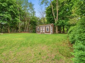 33 Quincy St, Holbrook MA 02343