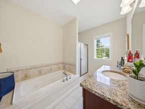 2 Williamsburg Way 2, Medway MA 02053