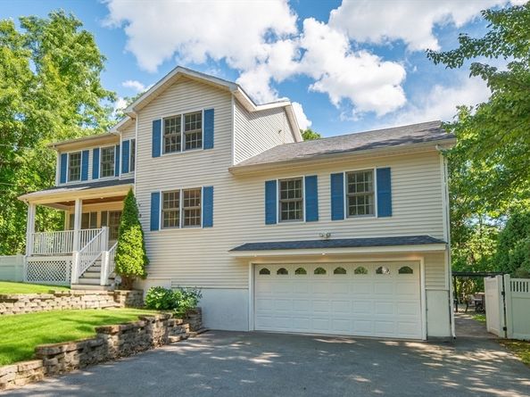 35 Brentwood Rd, Woburn MA 01801
