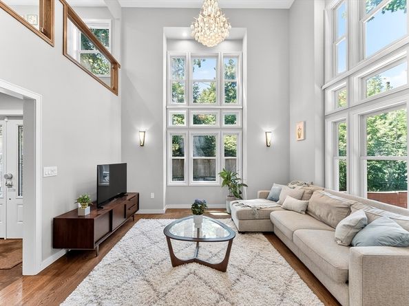 142 Edinboro St 142, Newton MA 02460