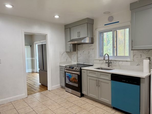 31 Stoneland Rd, Worcester MA 01603