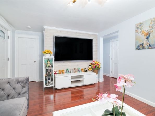 107 Fayette St, Quincy MA 02171