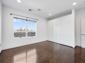 687 E 2nd St 8, Boston MA 02127