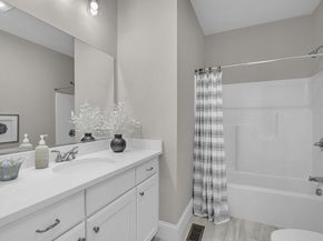 15 Shoemaker Lane 7, Upton MA 01568