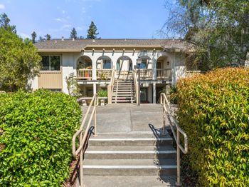 5469 Cribari Green