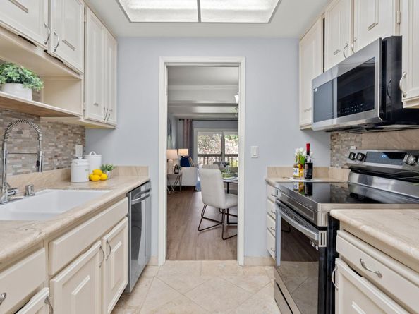 5469 Cribari Green, San Jose CA 95135
