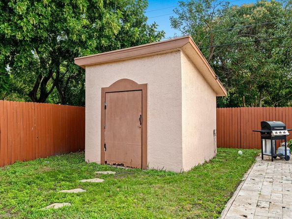 310 Ocean Pkwy Parkway, Boynton Beach FL 33435