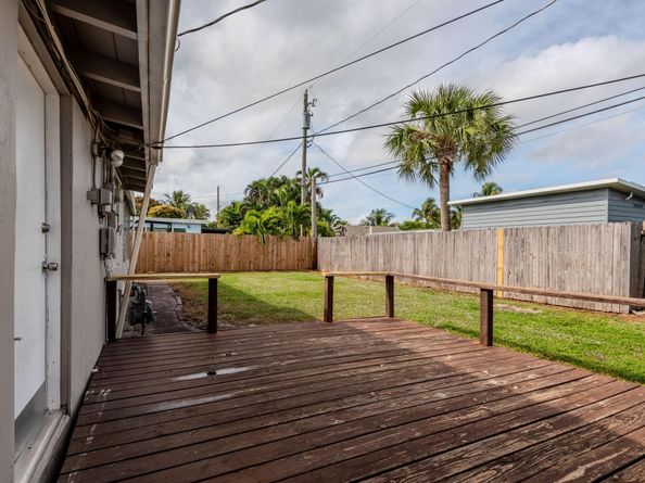 1338 Crest Dr, Lake Worth Beach FL 33461