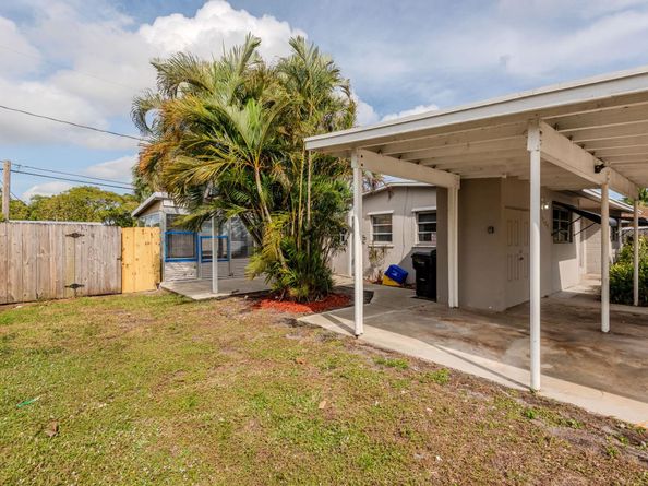 1338 Crest Dr, Lake Worth Beach FL 33461