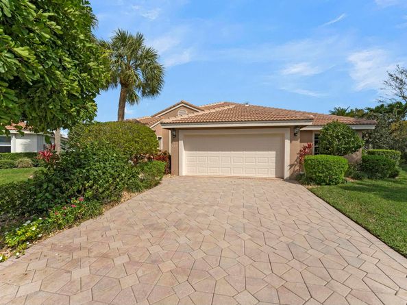 2515 Egret Lake Drive, Greenacres FL 33413