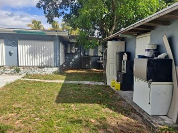 3820 SW 10th Ct