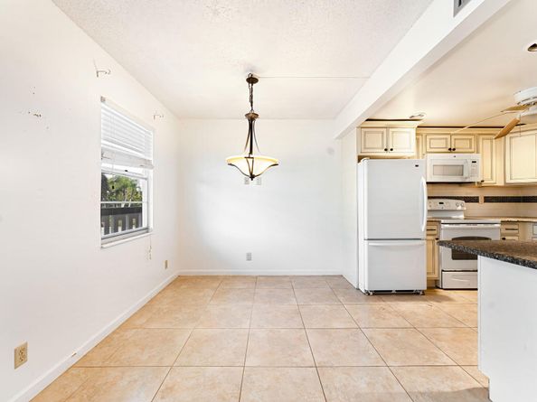 2049 Hythe C, Boca Raton FL 33434