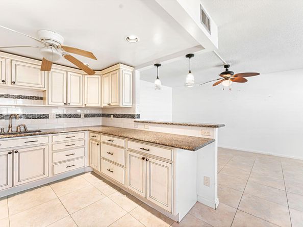 2049 Hythe C, Boca Raton FL 33434