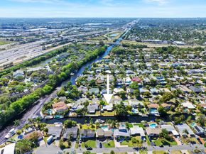 2624 Okeechobee Ln, Fort Lauderdale FL 33312