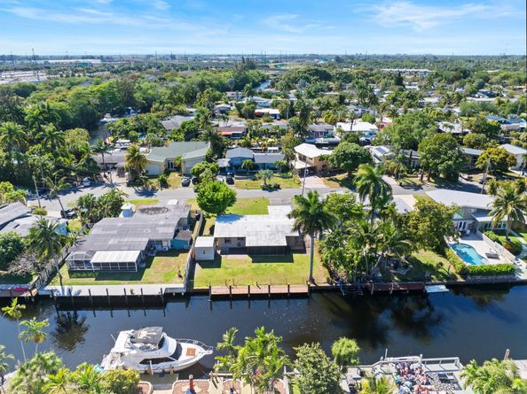 2624 Okeechobee Ln, Fort Lauderdale FL 33312