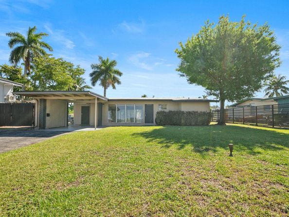 2624 Okeechobee Ln, Fort Lauderdale FL 33312