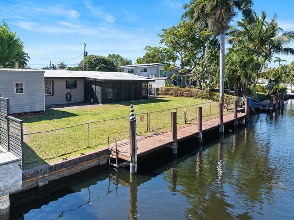 2624 Okeechobee Ln, Fort Lauderdale FL 33312