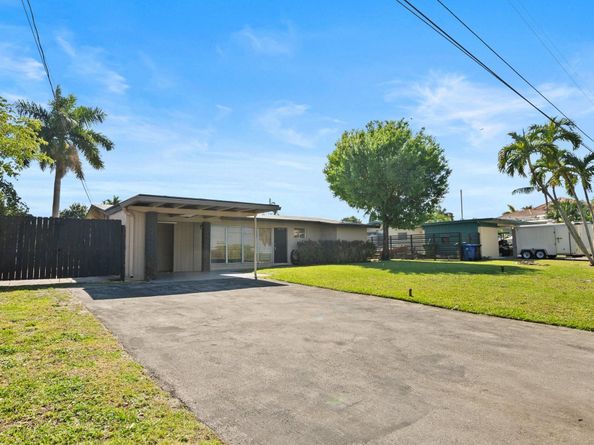 2624 Okeechobee Ln, Fort Lauderdale FL 33312